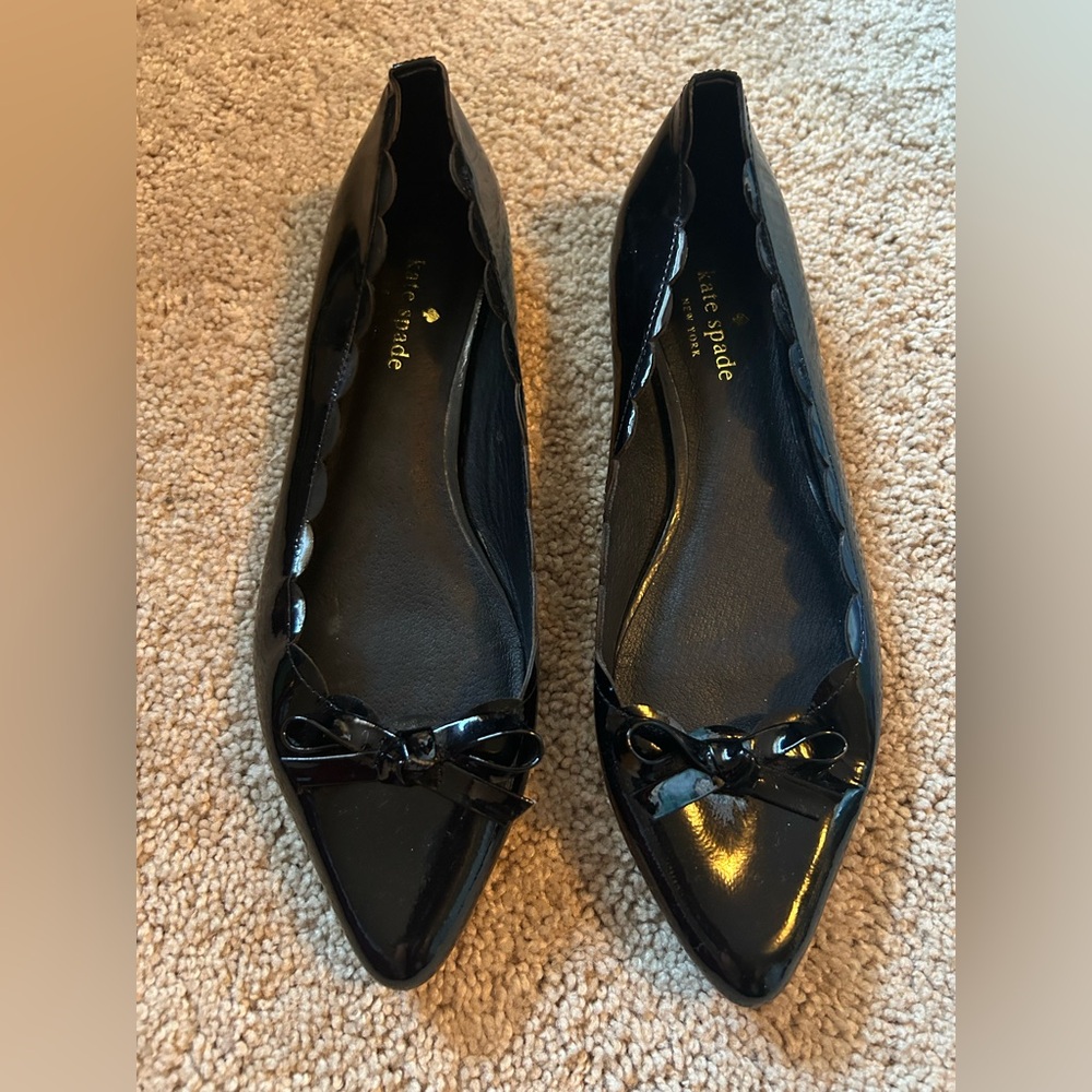 Kate Spade Black Patent Leather Flats with Bow Detail; size 8M